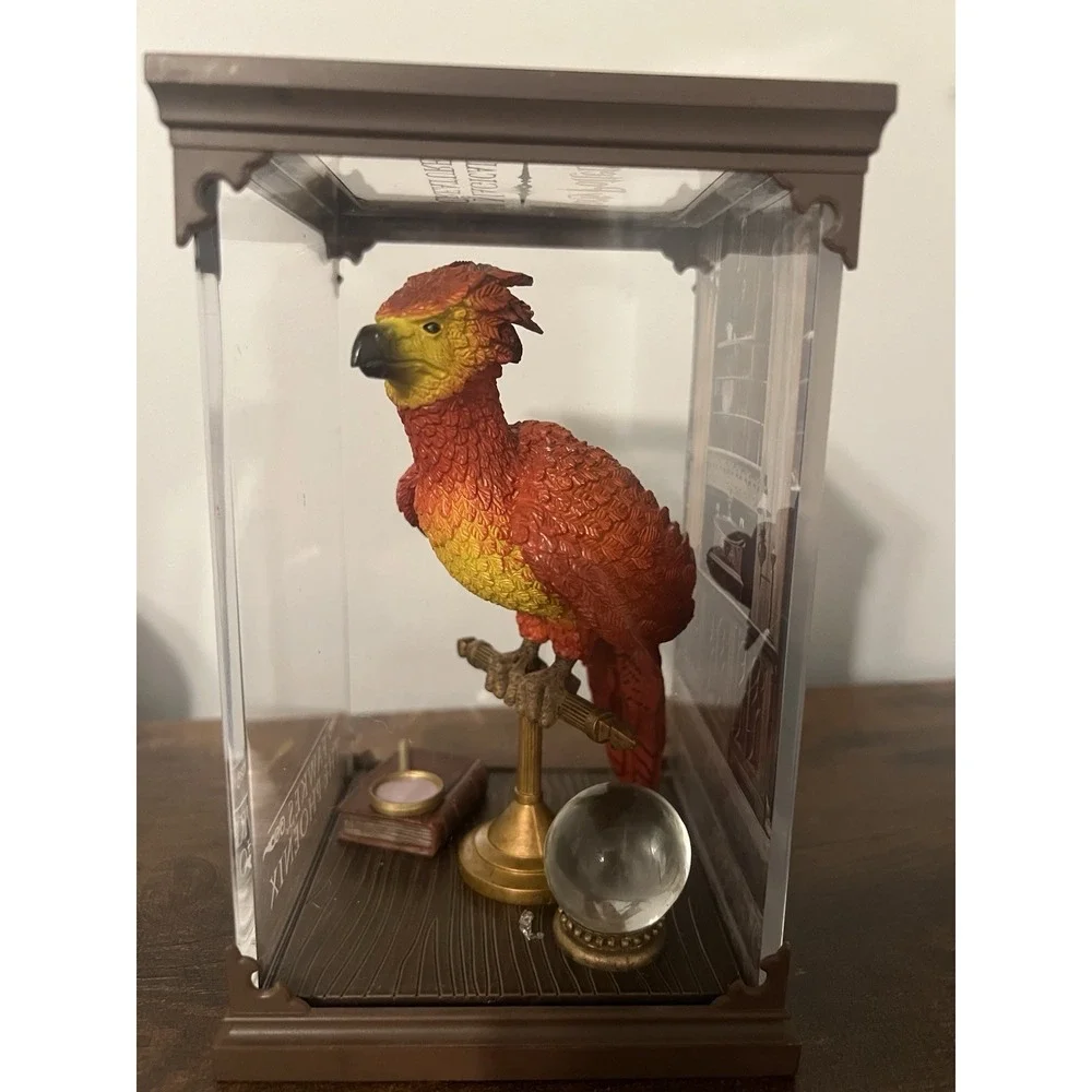 HARRY POTTER MAGICAL CREATURES '' FAWKES THE PHOENIX '' IN CASE DISPLAY ONLY